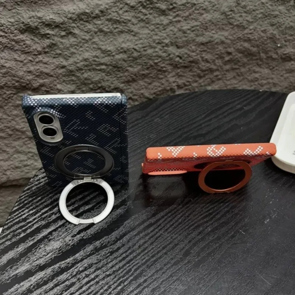 غطاء هاتف من الجلد والألياف ال - مراجعة Taco Stand Holder وسعره